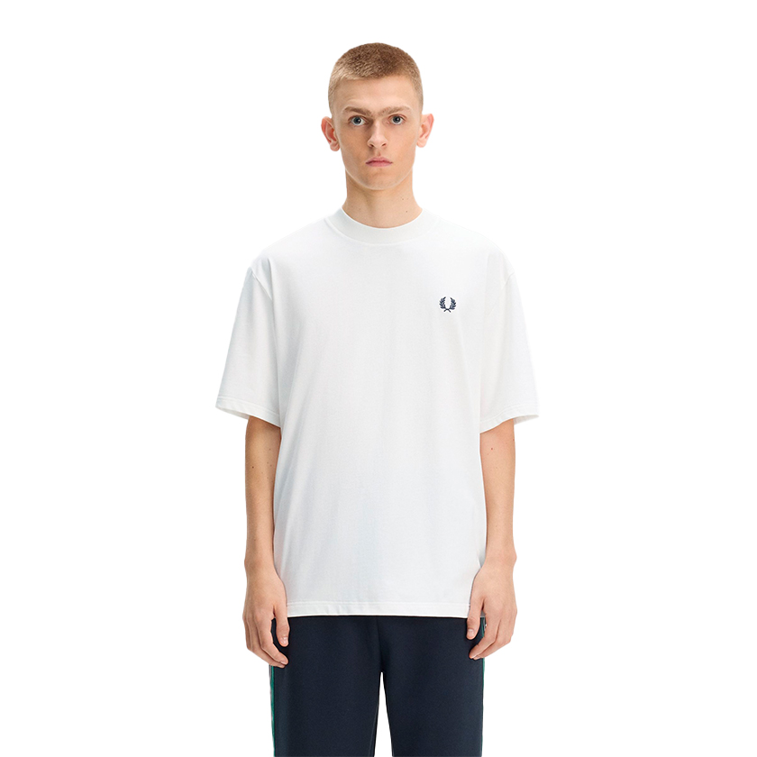 Fred Perry camiseta over white